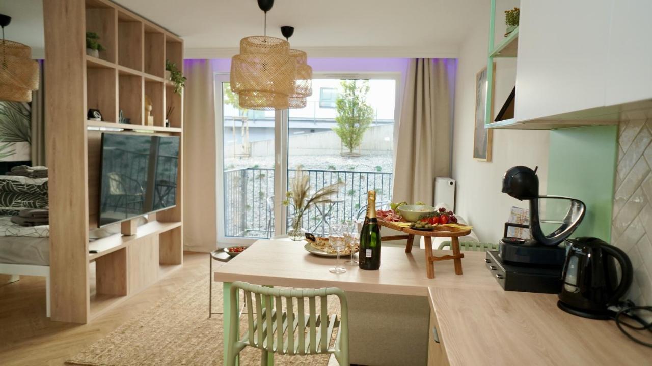 Castle Apartments - Queen Освиенцим Екстериор снимка